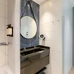 Corendon New-west, A Tribute Portfolio Hotell