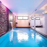 Hotell Corendon New-west, A Tribute Portfolio