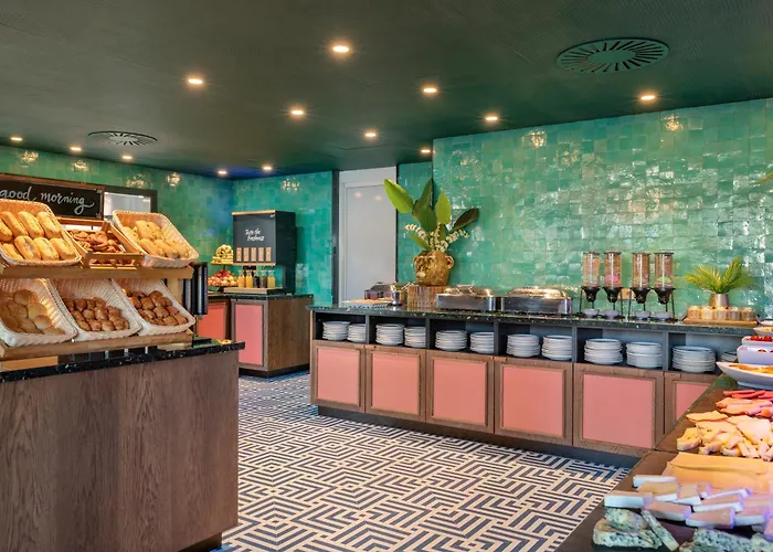 Corendon New-west, A Tribute Portfolio Amsterdam