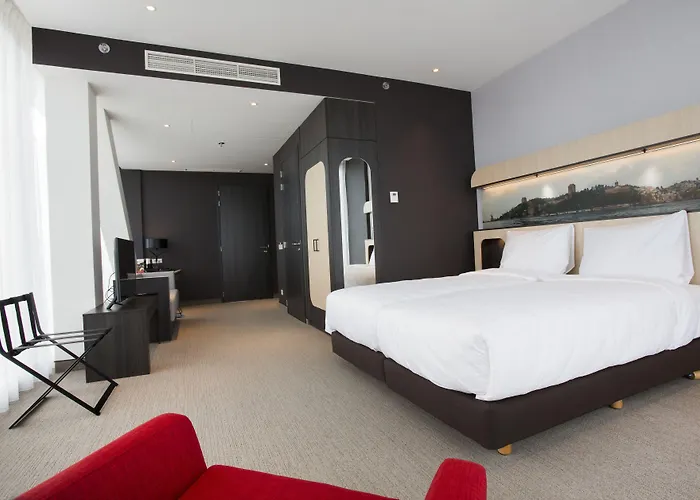 Corendon New-west, A Tribute Portfolio Amsterdam